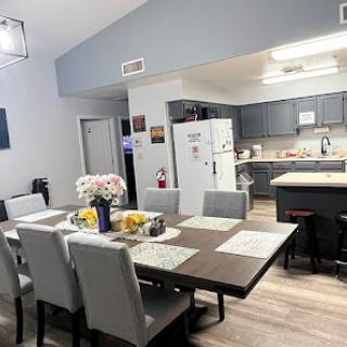 A spacious dining area seamlessly connected to the kitchen, featuring modern decor and a welcoming atmosphere.