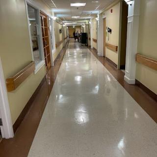 A quiet corridor in a hospital, showcasing the indoor environment and lighting.