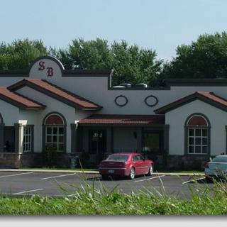 Exterior view of a restaurant with cars parked in the lot.