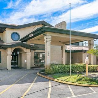 Island Lake Center