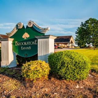 Entrance sign to a picturesque golf course surrounded by lush greenery.