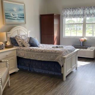 Cozy bedroom with a single bed and natural light.
