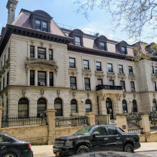 A beautiful historic apartment building showcasing classic architectural design in an urban setting.