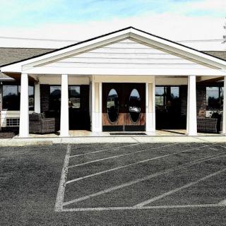A building with a prominent entrance featuring white columns.