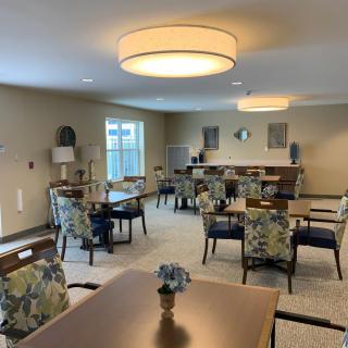 A cozy and modern dining area with elegant decor and comfortable seating.