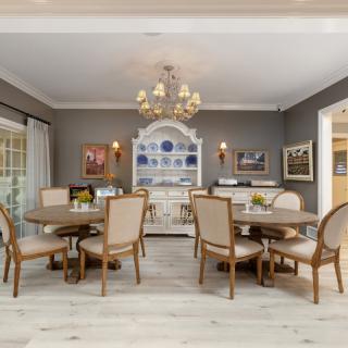 Elegant dining room with a chandelier and classic furnishings.