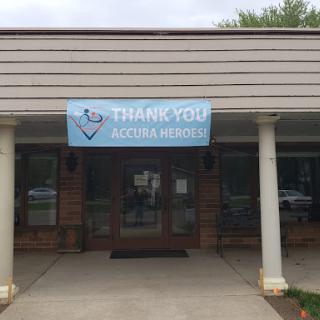 A building entrance featuring a banner that expresses gratitude to heroes.