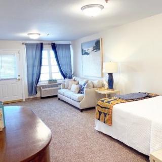 Colonial Oaks Senior Living at Leawood