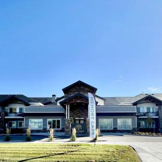 A view of a hotel or resort building with a clear blue sky above.