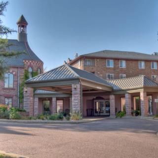 A modern hotel with a welcoming entrance and well-maintained exterior.