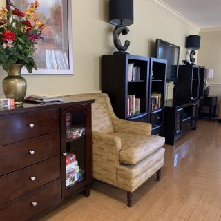A cozy and modern living room with elegant furniture and decor.