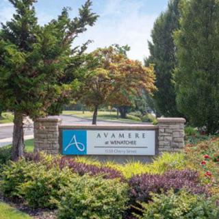 Entrance sign to the Avamere community surrounded by landscaped greenery.