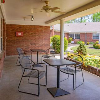 Life Care Center Of Centerville