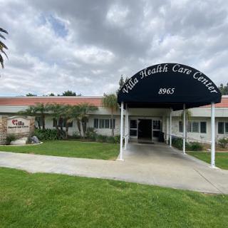 View of a health care center with a welcoming entrance and landscaped surroundings.