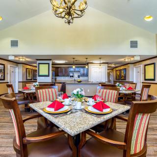 A beautifully decorated dining room with elegant table settings and comfortable seating.