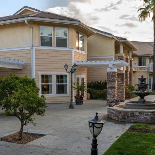 Holiday Simi Hills
