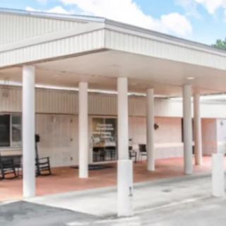 Entrance of a building with columns and a covered area.