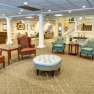 A cozy lobby area featuring various seating options and a welcoming atmosphere.