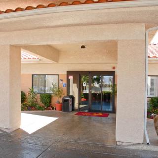 Front entrance of a hotel with a covered walkway.