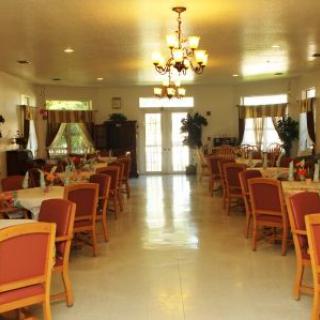 Royal Oaks Manor
