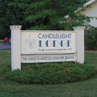 A sign for Candlelight Lodge, an accommodation establishment.
