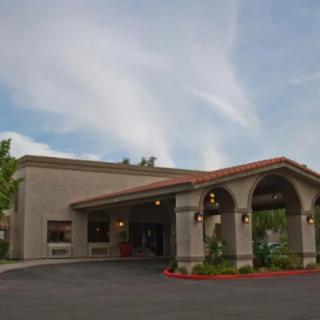 A building with an arched entrance and a clear sky in the background.