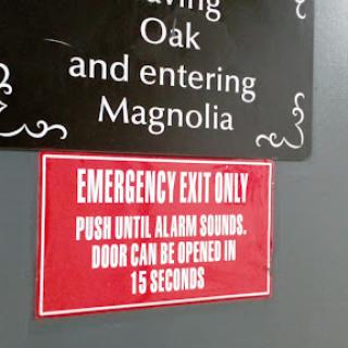 Sign indicating that this is an emergency exit only, with instructions for use.