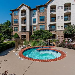 An inviting hot tub surrounded by a well-maintained residential apartment complex.