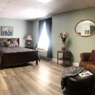 A cozy and inviting bedroom featuring modern decor and comfortable furnishings.