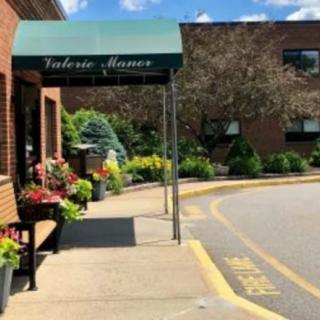 Valerie Manor