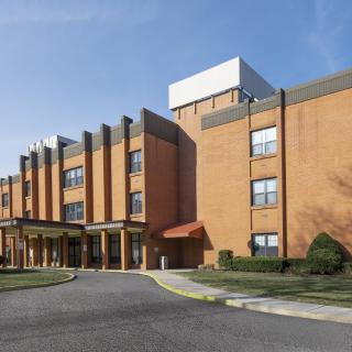 Luxor Nursing And Rehabilitation At Mills Pond
