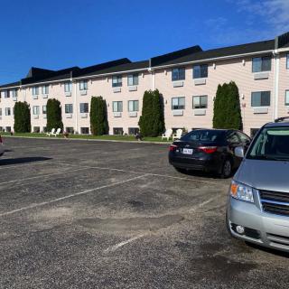 Pinecrest Village at Mackinaw