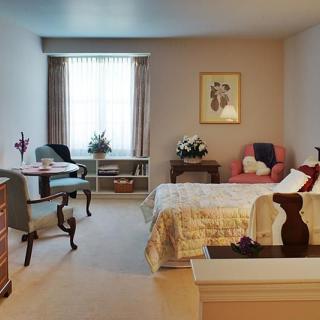 A cozy bedroom with elegant furniture and decor.