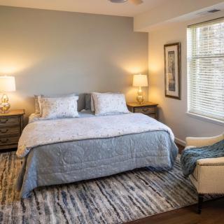 Cozy and elegantly decorated bedroom with a comfortable bed and warm lighting.