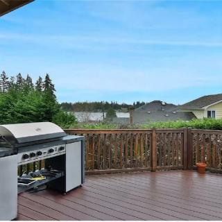 A spacious outdoor deck featuring a barbecue grill and scenic views.