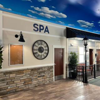Interior view of a spa with decorative elements including a lamppost and clock.