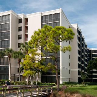 Chateau At Moorings Park