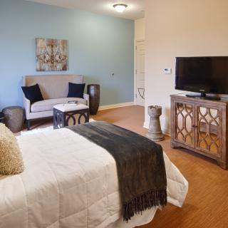 Modern bedroom with elegant furniture and a cozy atmosphere.