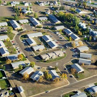 Aerial view of a suburban neighborhood featuring a circular street and well-organized residential units.
