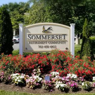 Entrance sign for Sommerset community surrounded by flowers.