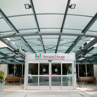 Entrance of a hospital building with a glass roof.