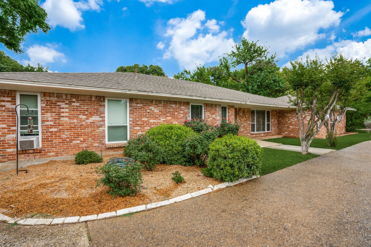 Silver Leaf Assisted Living at Royal Lane