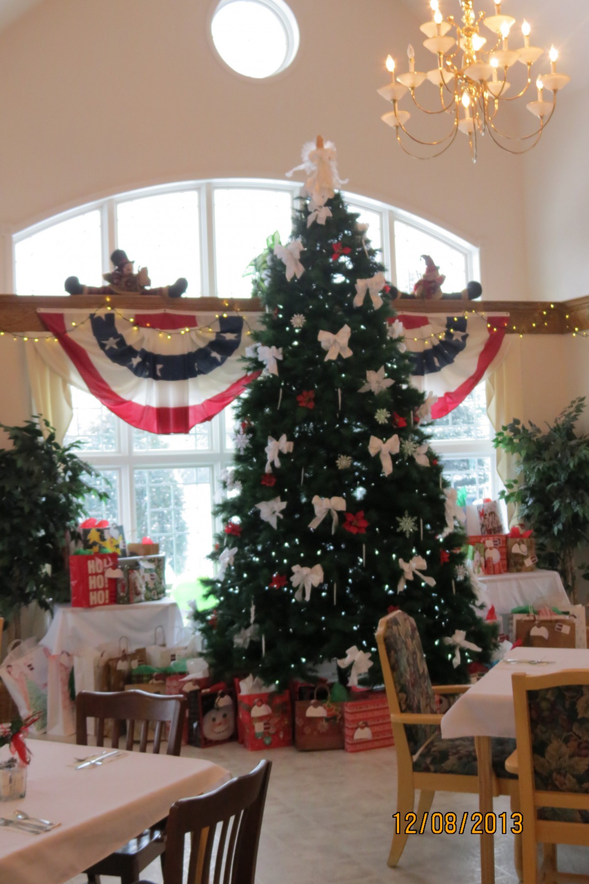 A beautifully decorated Christmas tree surrounded by gifts, creating a festive holiday atmosphere indoors.