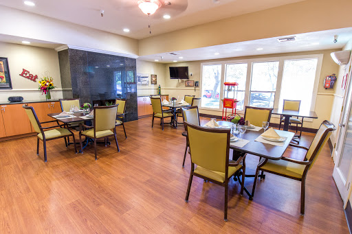 A cozy and modern dining area featuring tables and chairs arranged for a pleasant eating experience.
