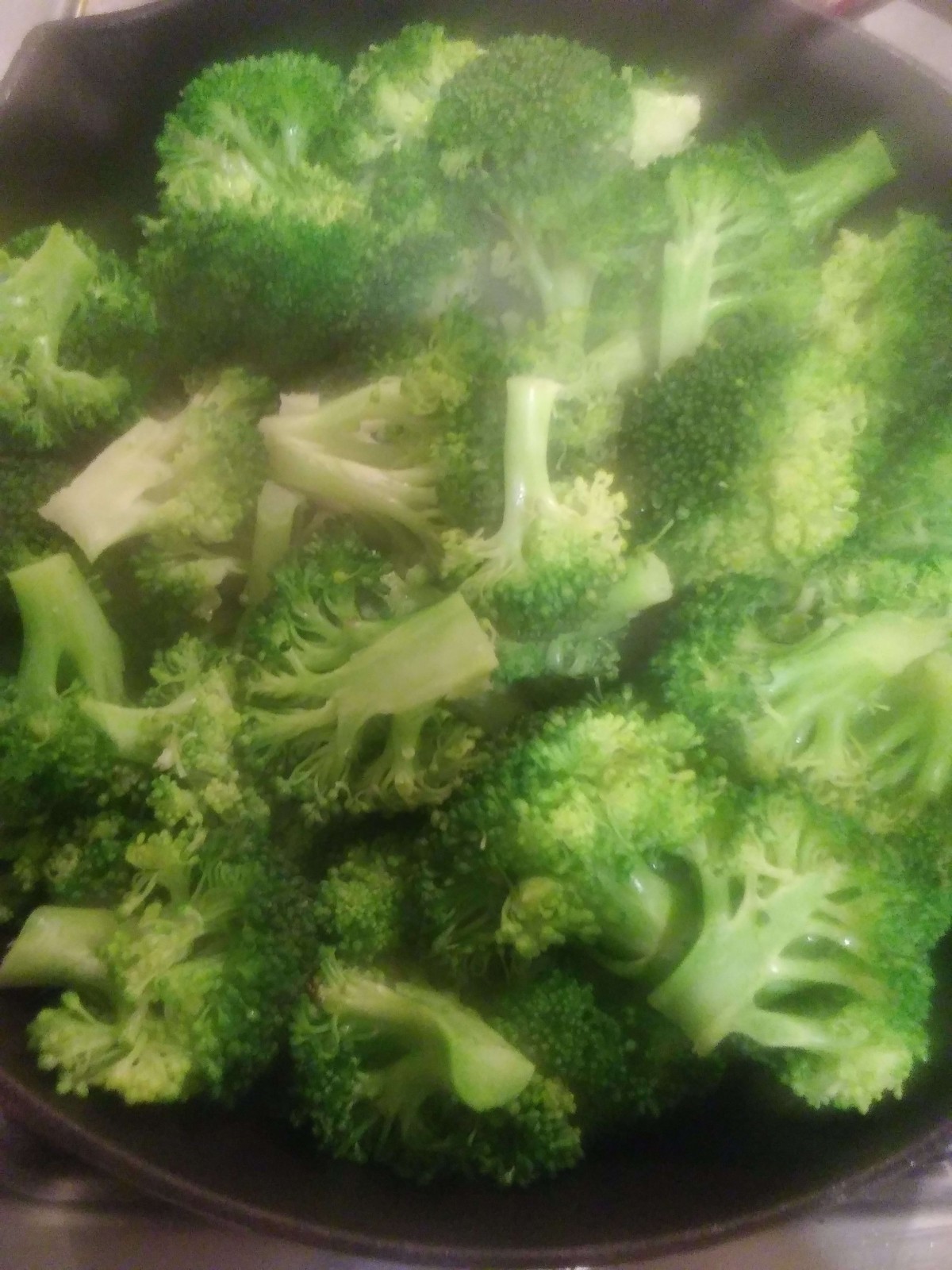 Steamed broccoli florets