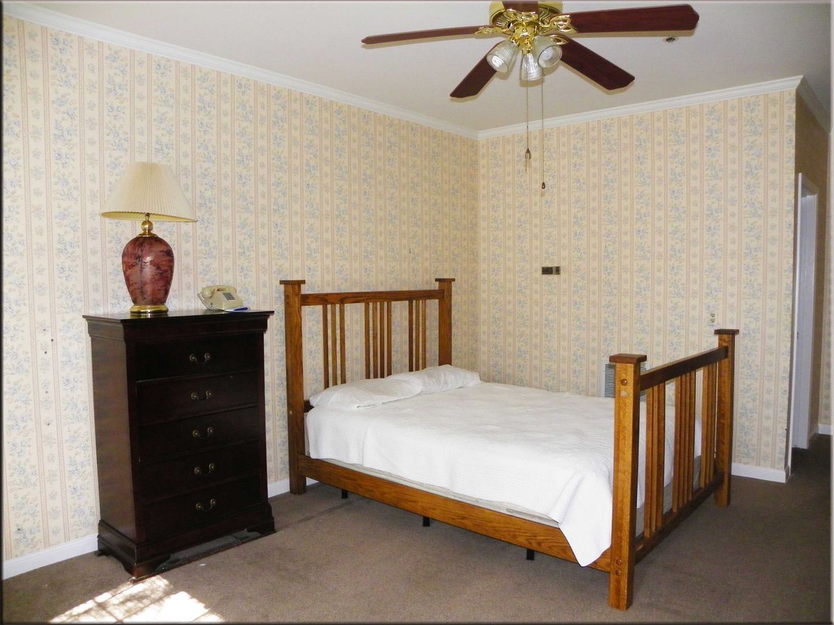 Gold Quartz Inn Retirement Home