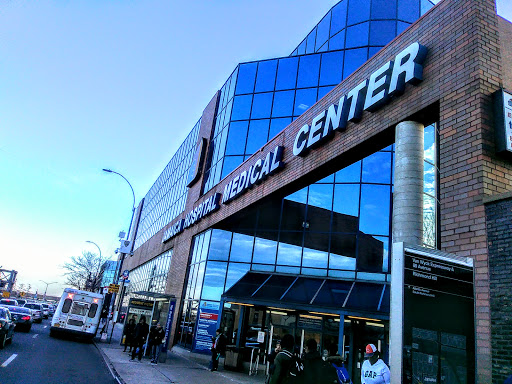 A view of a modern medical center reflecting the sky.