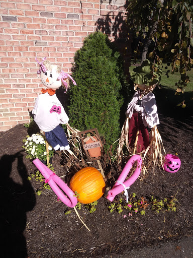 A festive display of scarecrows and pumpkins, celebrating the spirit of Halloween.