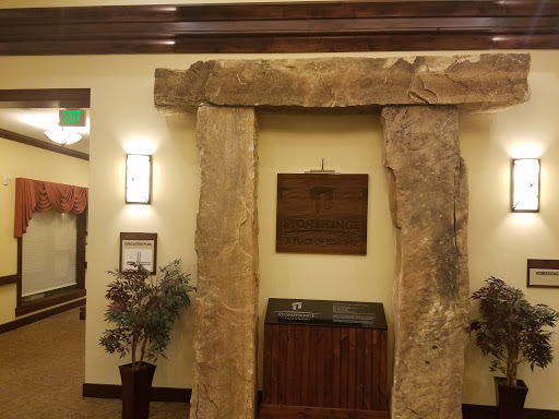 An artistic stone structure enhances the ambiance of the lobby.