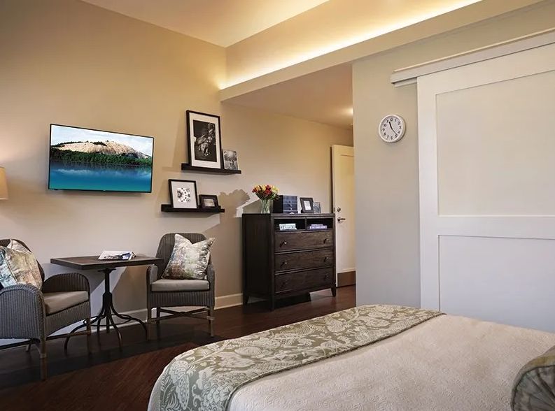 A modern and cozy bedroom featuring stylish furnishings and minimalist decor.